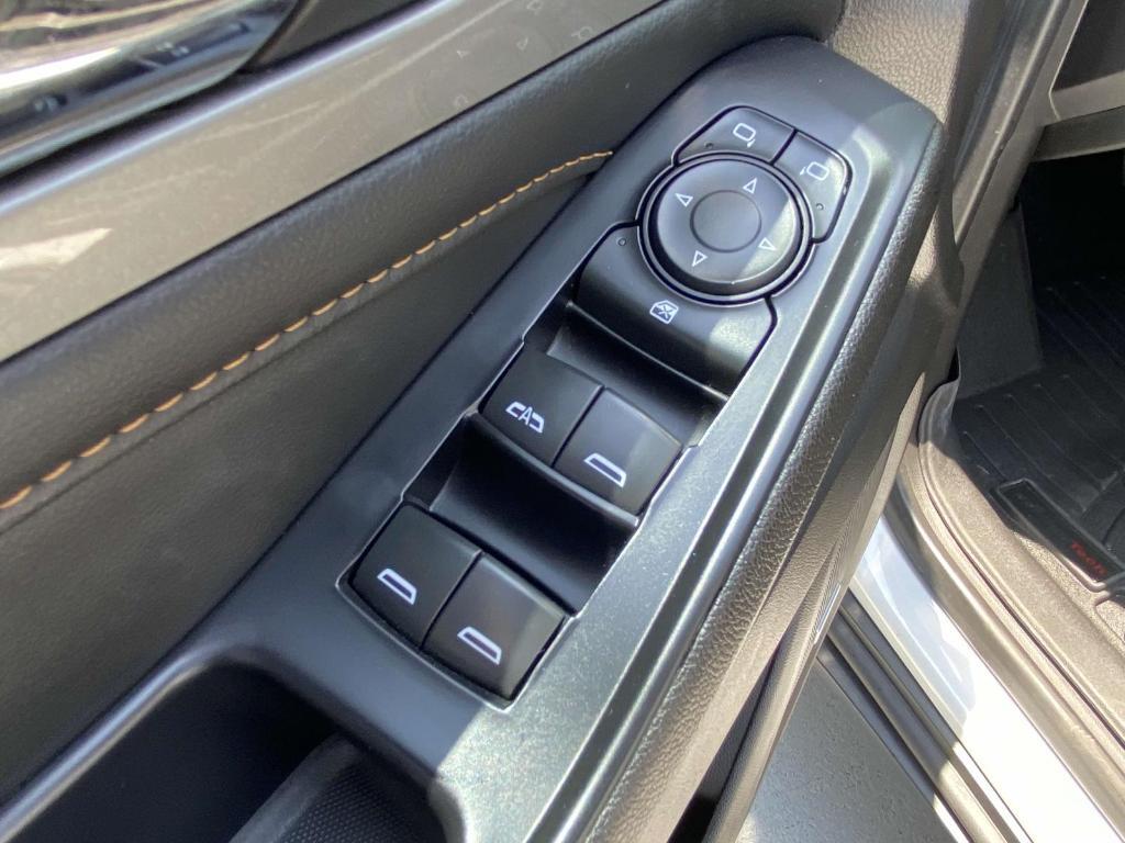 used 2021 Chevrolet Traverse car, priced at $22,997