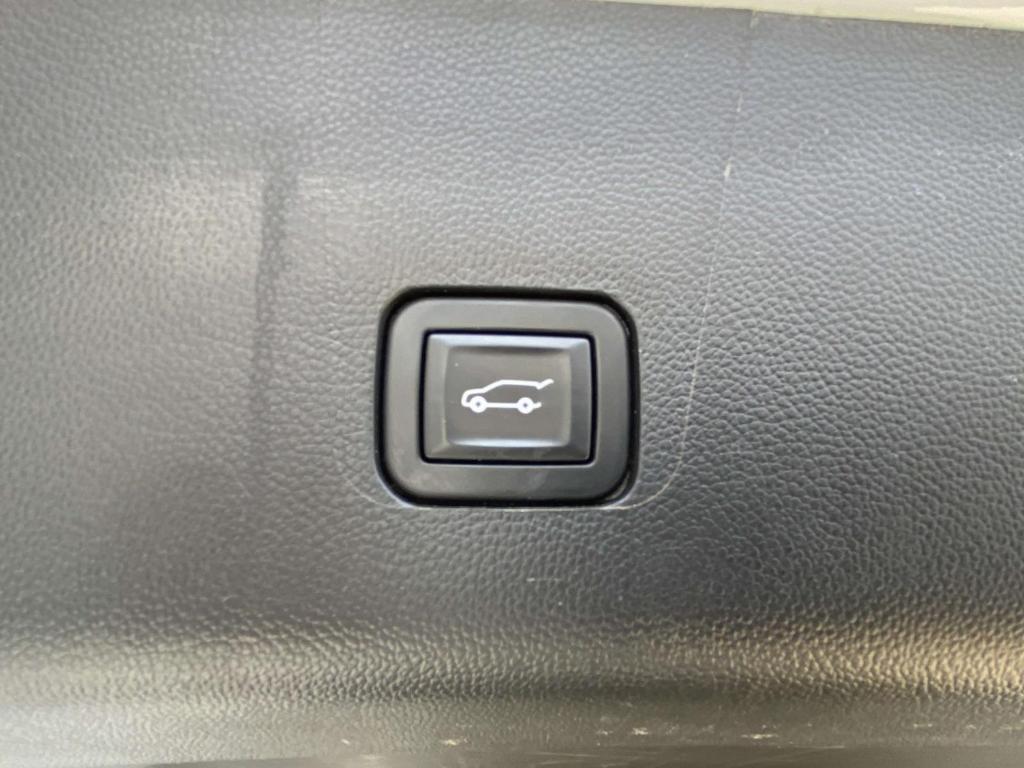 used 2021 Chevrolet Traverse car, priced at $22,997