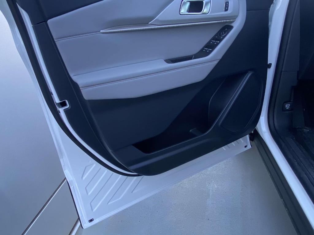 new 2025 Ford Explorer car, priced at $42,473