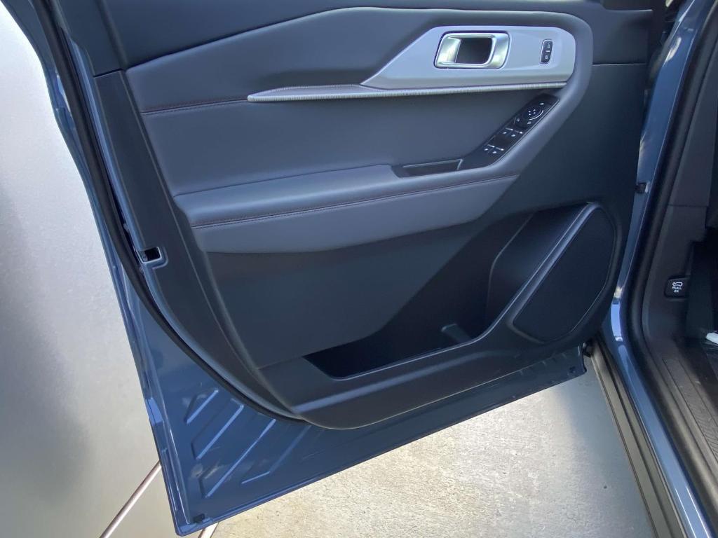 new 2025 Ford Explorer car, priced at $42,275