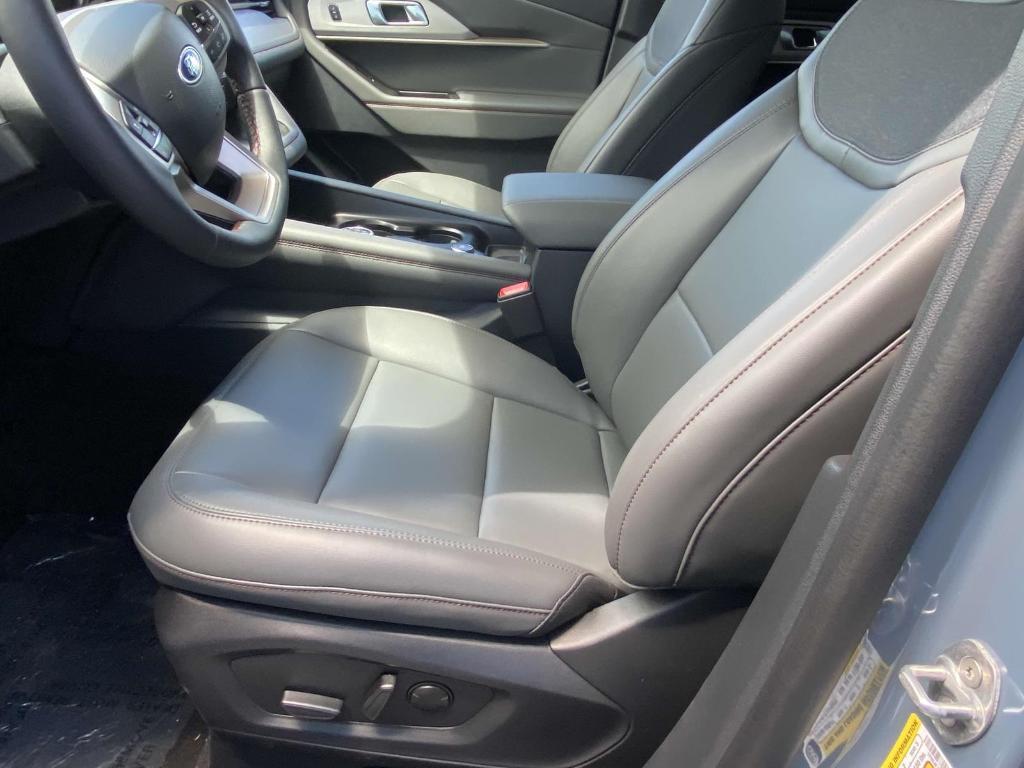 new 2025 Ford Explorer car, priced at $42,275