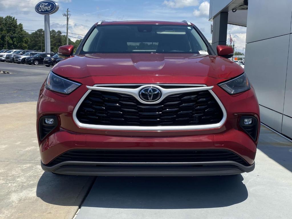 used 2023 Toyota Highlander car, priced at $38,394