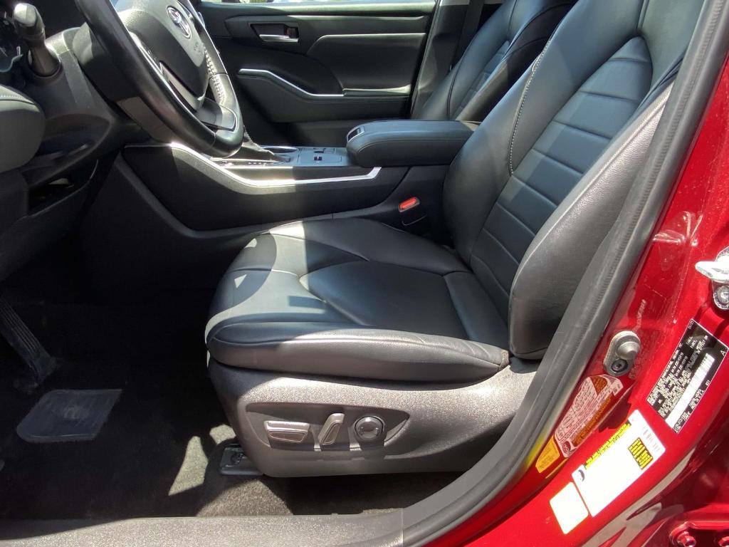 used 2023 Toyota Highlander car, priced at $38,394