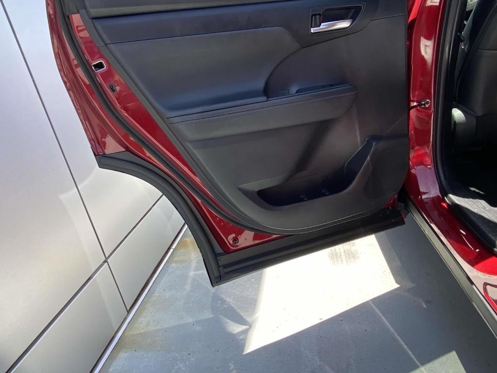 used 2023 Toyota Highlander car, priced at $38,394