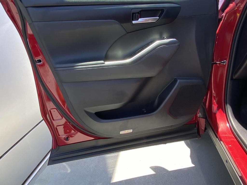used 2023 Toyota Highlander car, priced at $38,394