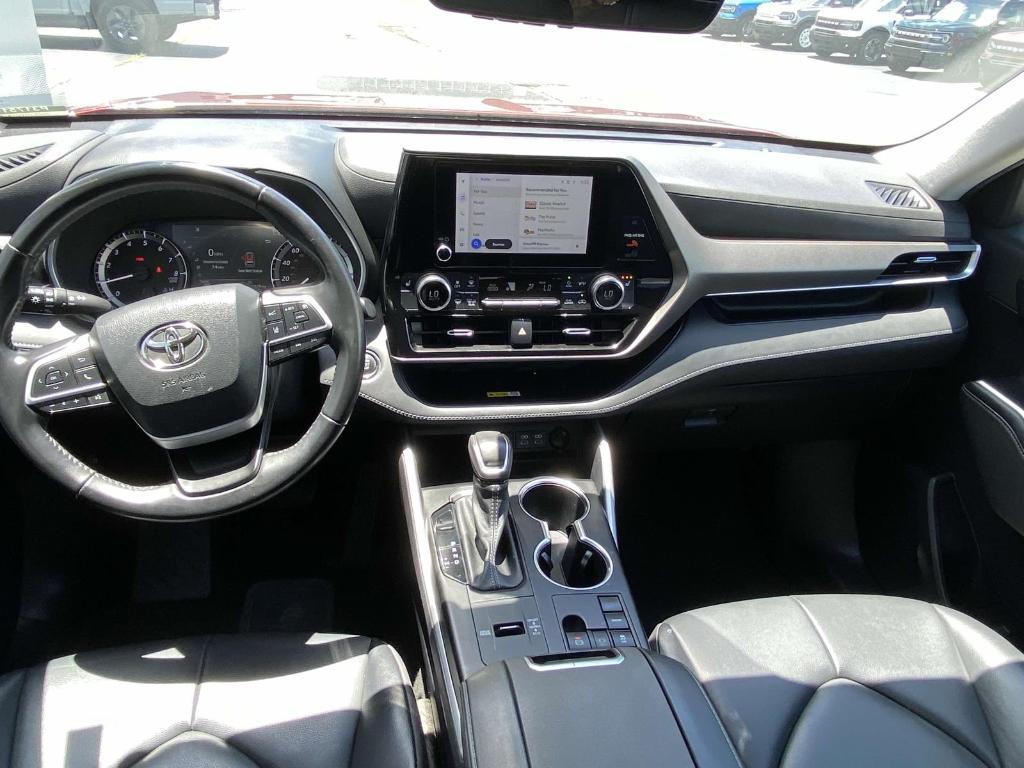 used 2023 Toyota Highlander car, priced at $38,394