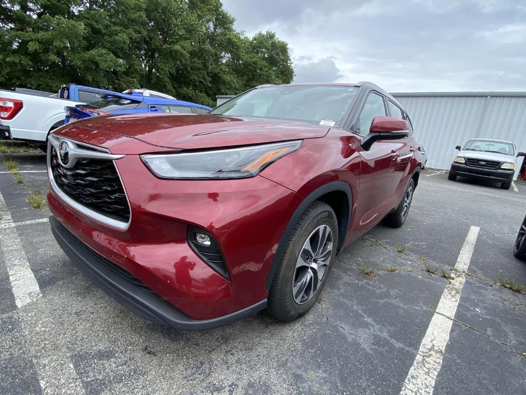 used 2023 Toyota Highlander car, priced at $38,994