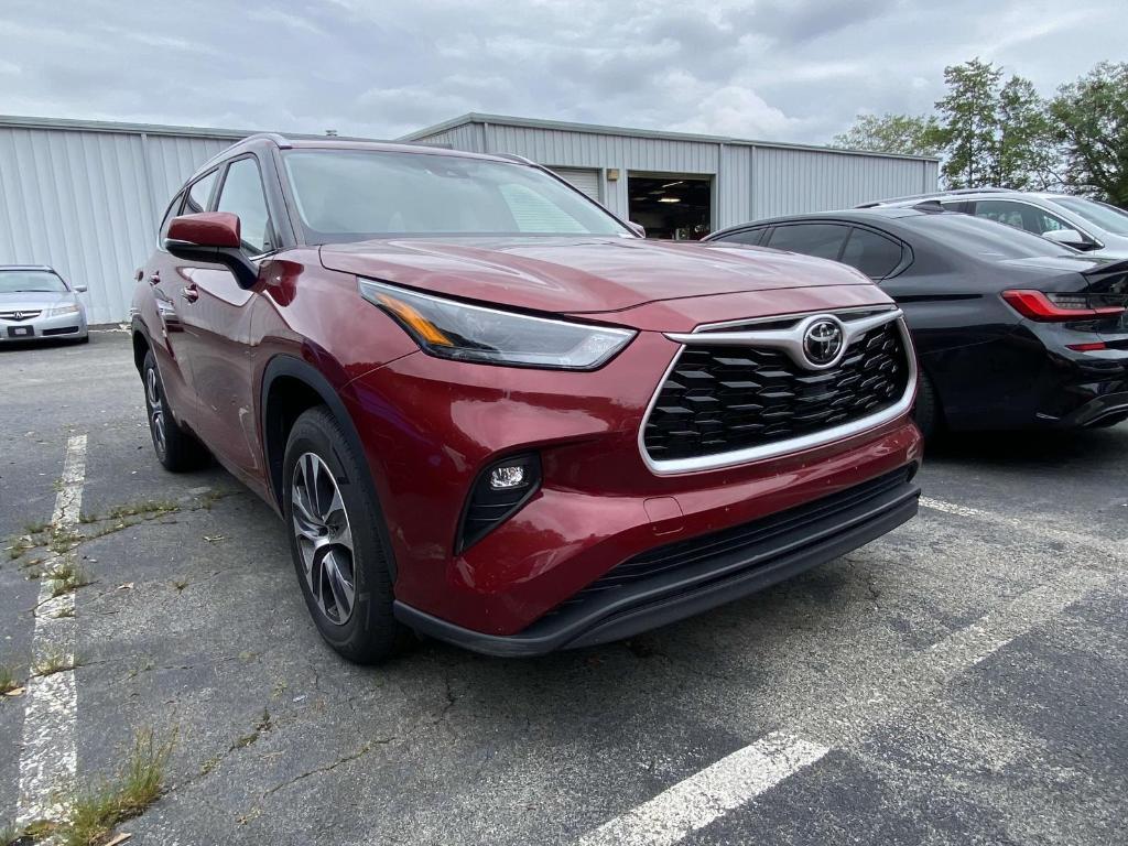 used 2023 Toyota Highlander car, priced at $38,994