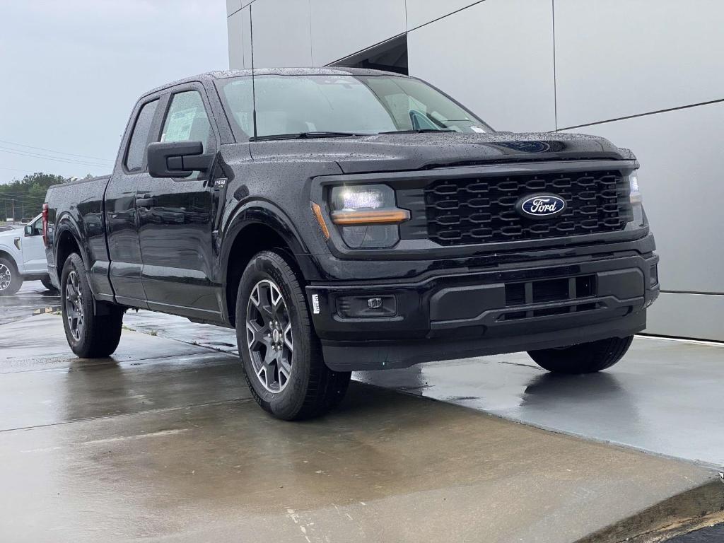 new 2025 Ford F-150 car, priced at $43,176