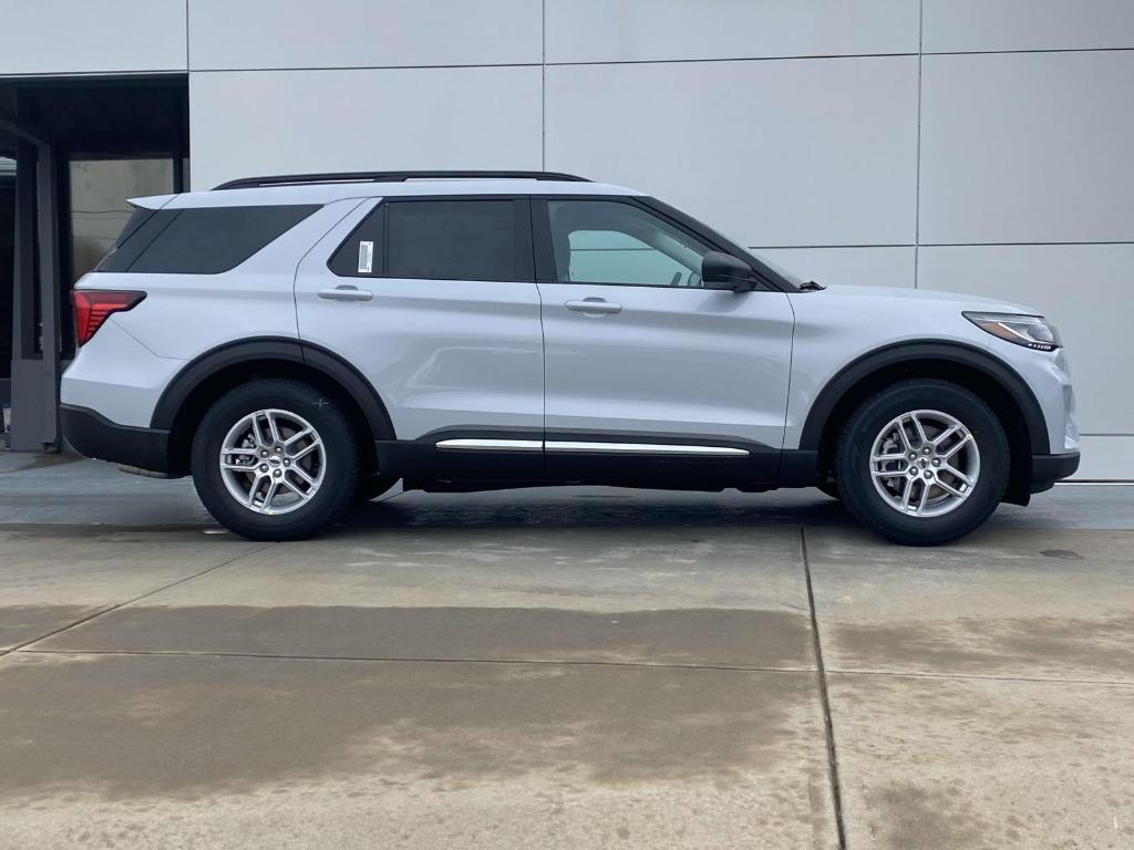 new 2025 Ford Explorer car, priced at $40,510