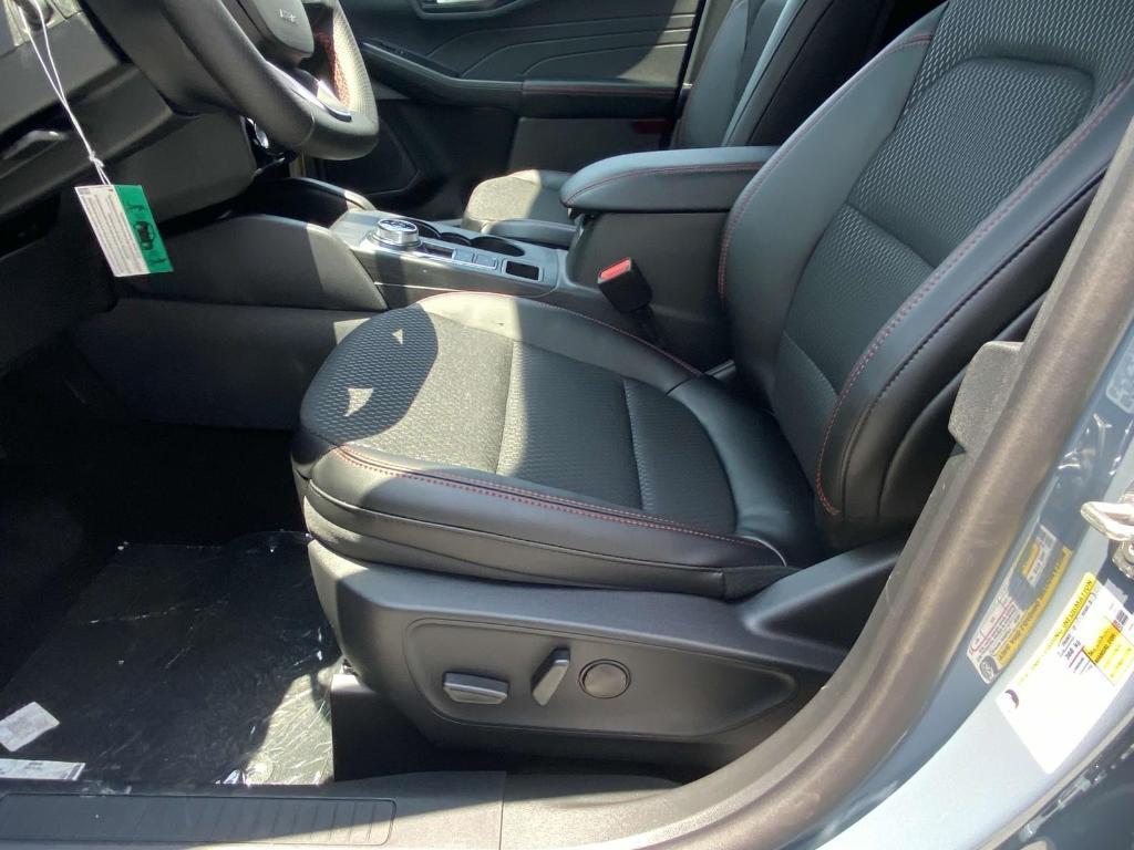 new 2025 Ford Escape car, priced at $31,252