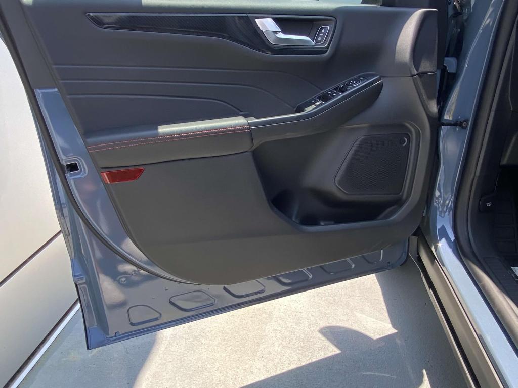 new 2025 Ford Escape car, priced at $31,252