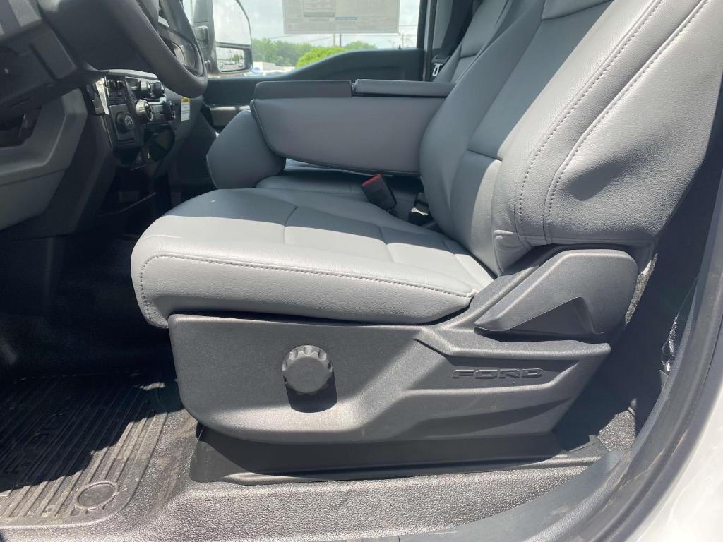 new 2025 Ford F-250 car, priced at $45,450