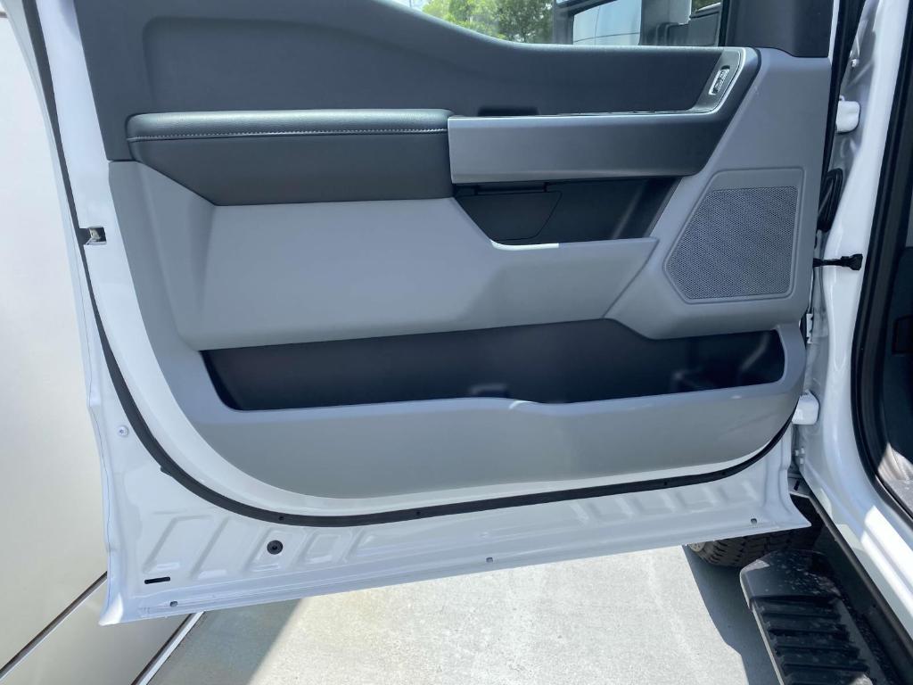 new 2025 Ford F-250 car, priced at $66,540