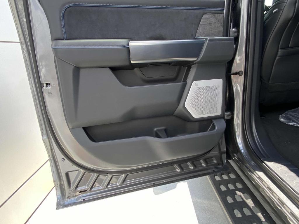 new 2025 Ford F-250 car, priced at $98,550