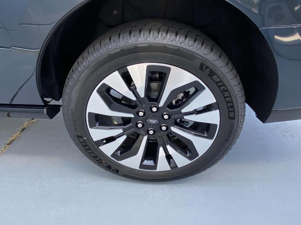 new 2025 Ford Expedition car, priced at $81,020