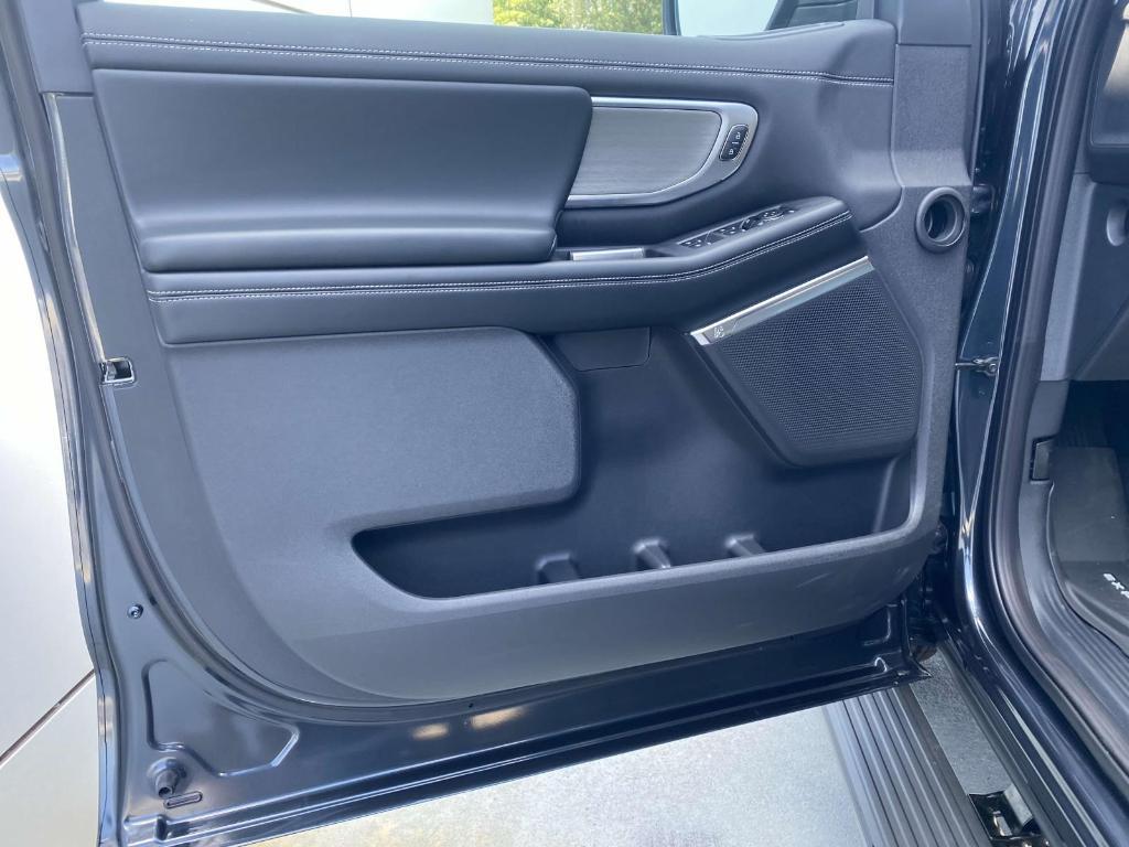 new 2025 Ford Expedition car, priced at $81,020