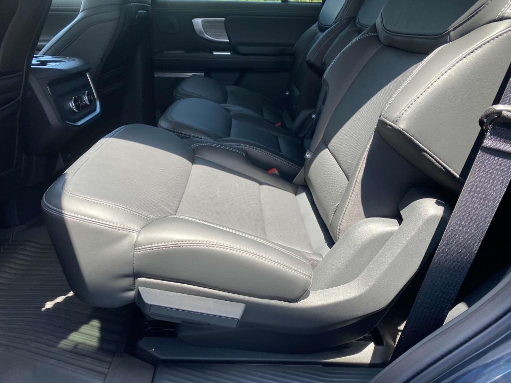 new 2025 Ford Expedition car, priced at $81,020