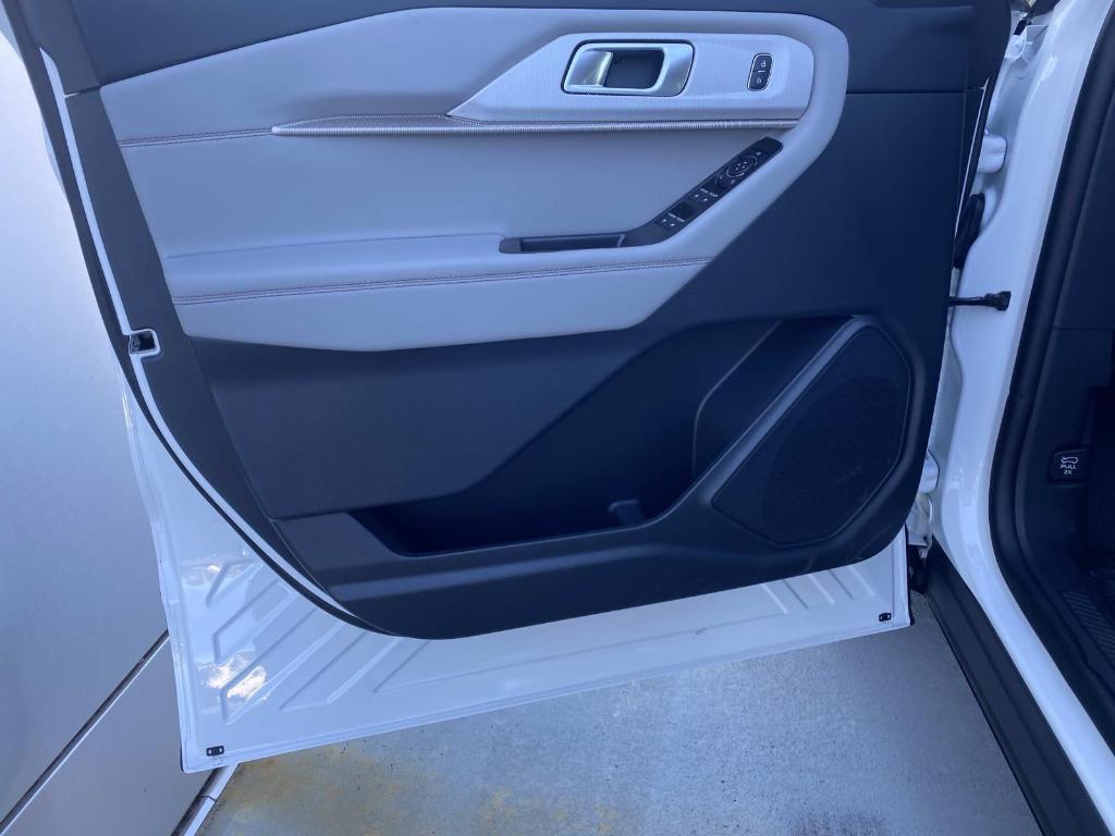 new 2025 Ford Explorer car, priced at $41,020