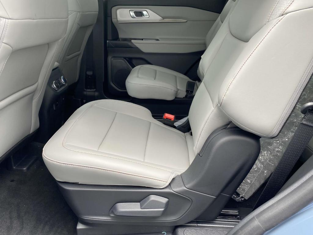 new 2025 Ford Explorer car, priced at $46,935