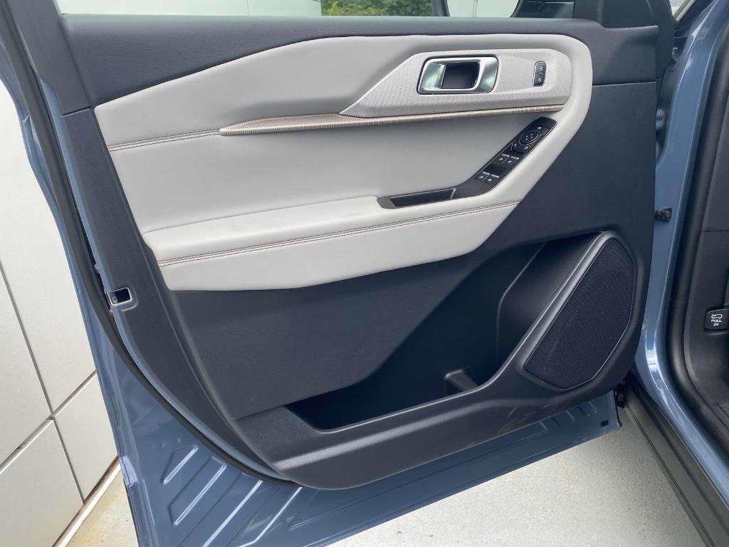new 2025 Ford Explorer car, priced at $46,935