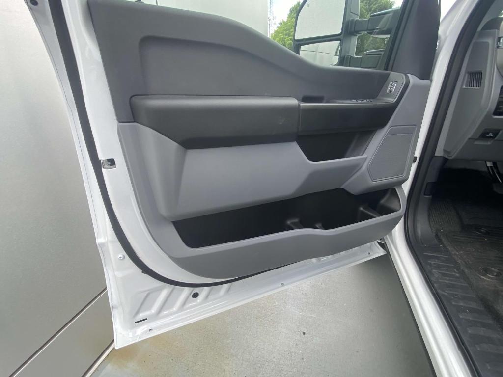 new 2025 Ford F-250 car, priced at $44,825