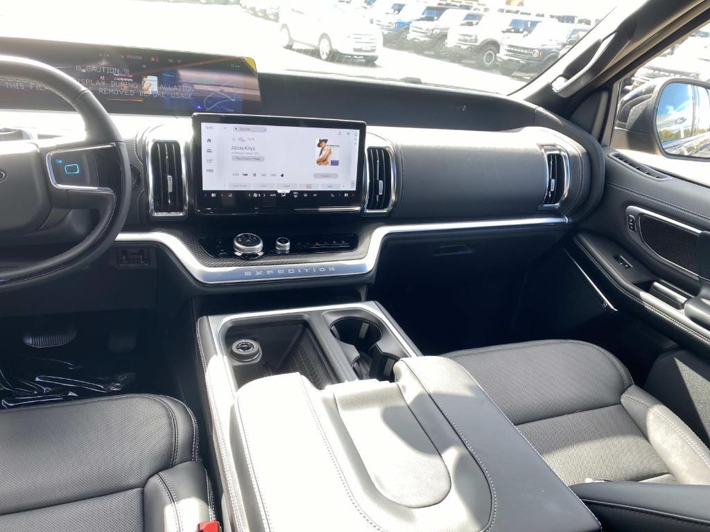 new 2025 Ford Expedition Max car, priced at $87,645