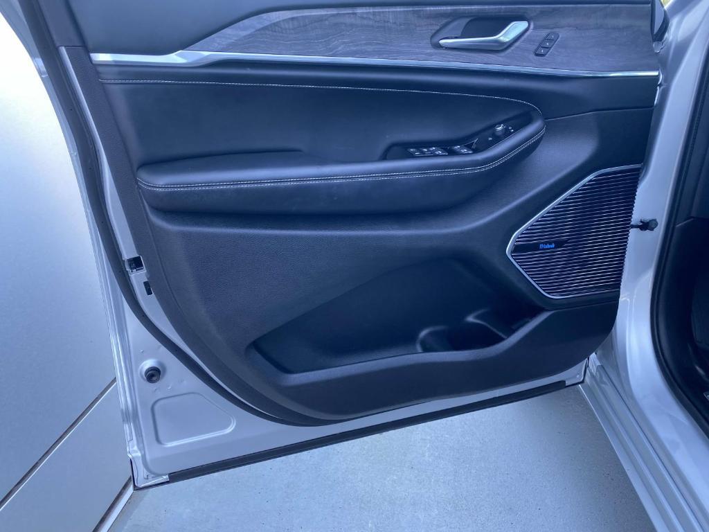 used 2022 Jeep Grand Cherokee L car, priced at $32,997