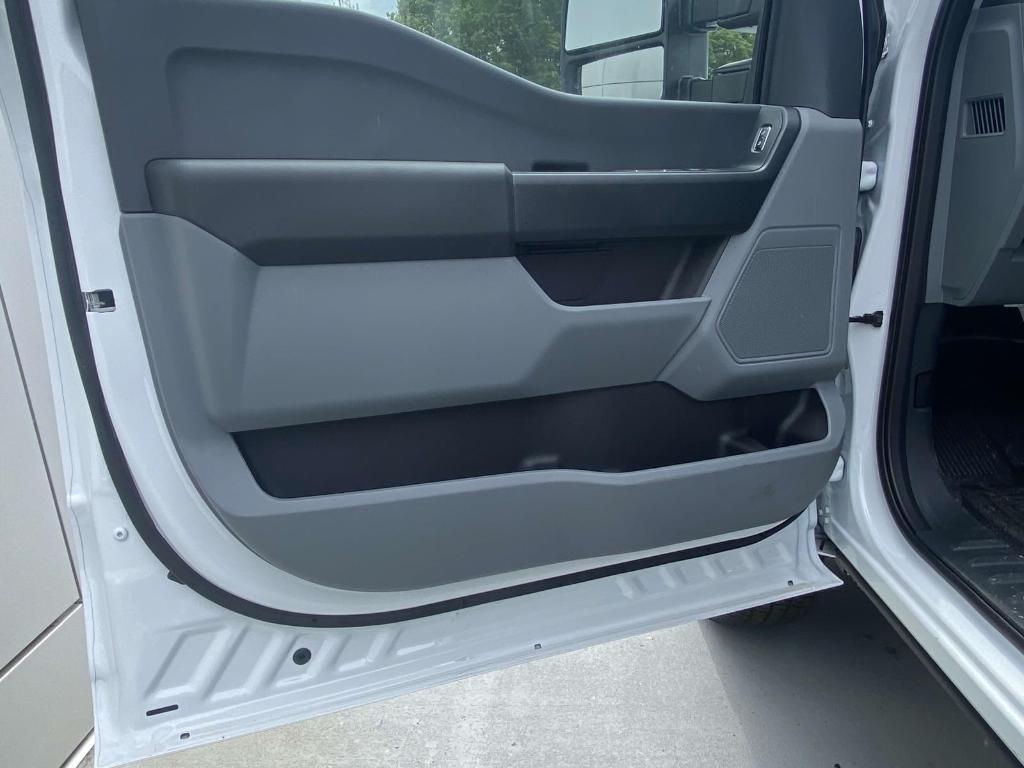 new 2025 Ford F-250 car, priced at $66,305