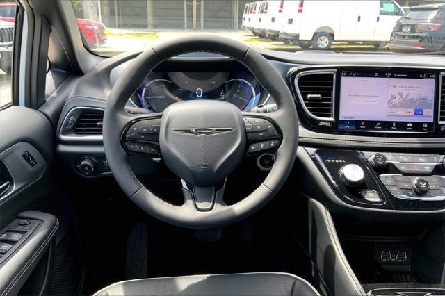 new 2025 Chrysler Pacifica Hybrid car, priced at $44,736