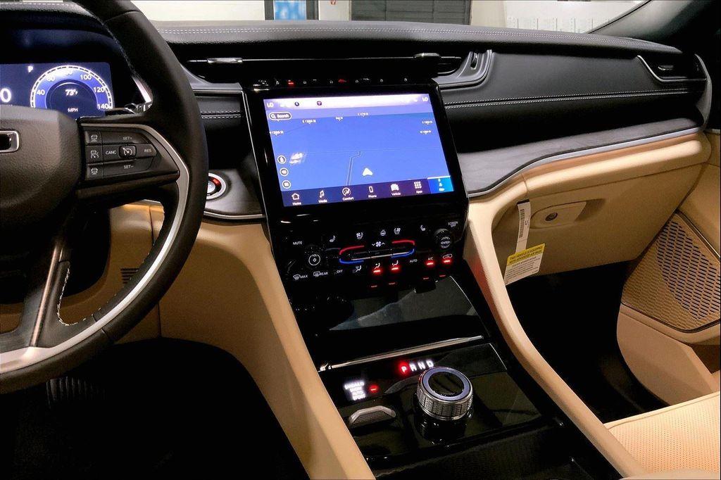 new 2025 Jeep Grand Cherokee car, priced at $46,277