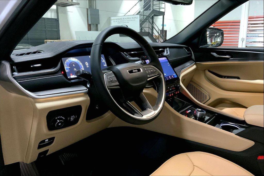 new 2025 Jeep Grand Cherokee car, priced at $46,277
