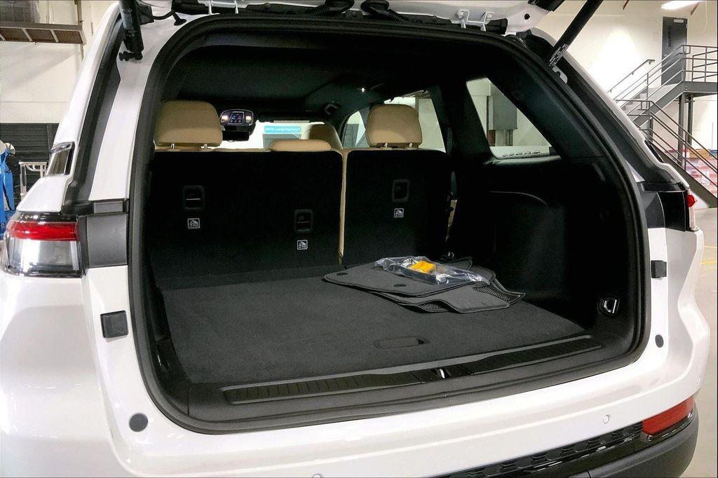 new 2025 Jeep Grand Cherokee car, priced at $46,277