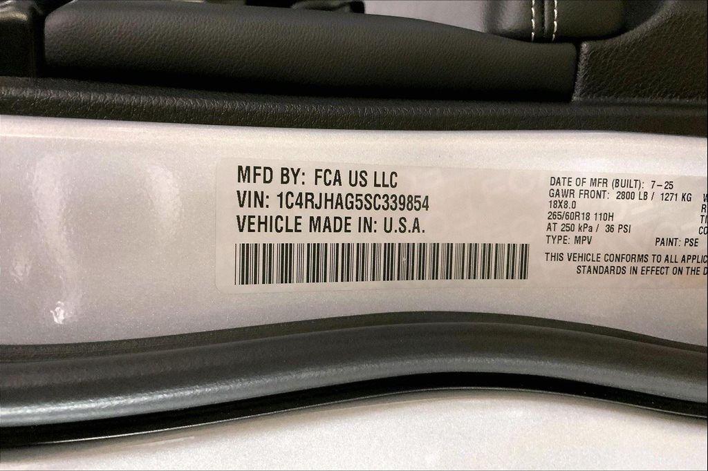 new 2025 Jeep Grand Cherokee car, priced at $37,269