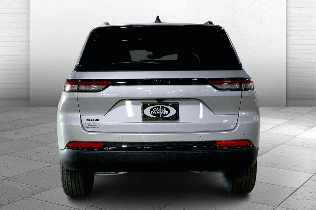 new 2025 Jeep Grand Cherokee car, priced at $37,269
