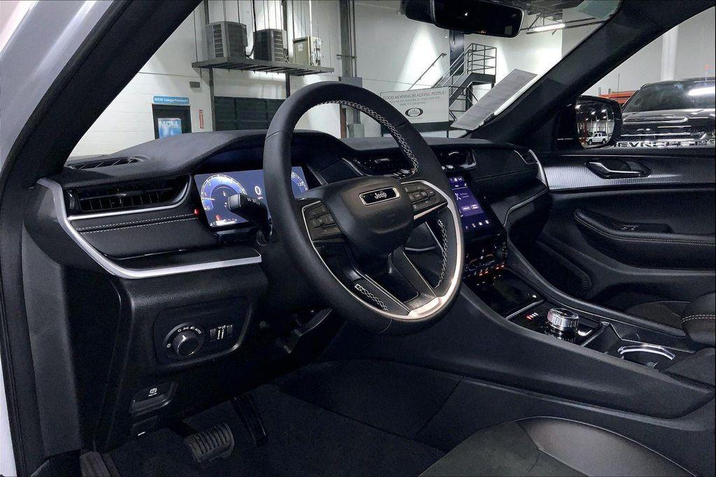 new 2025 Jeep Grand Cherokee car, priced at $37,269