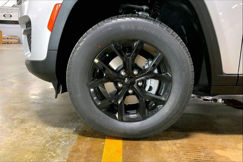 new 2025 Jeep Grand Cherokee car, priced at $37,269