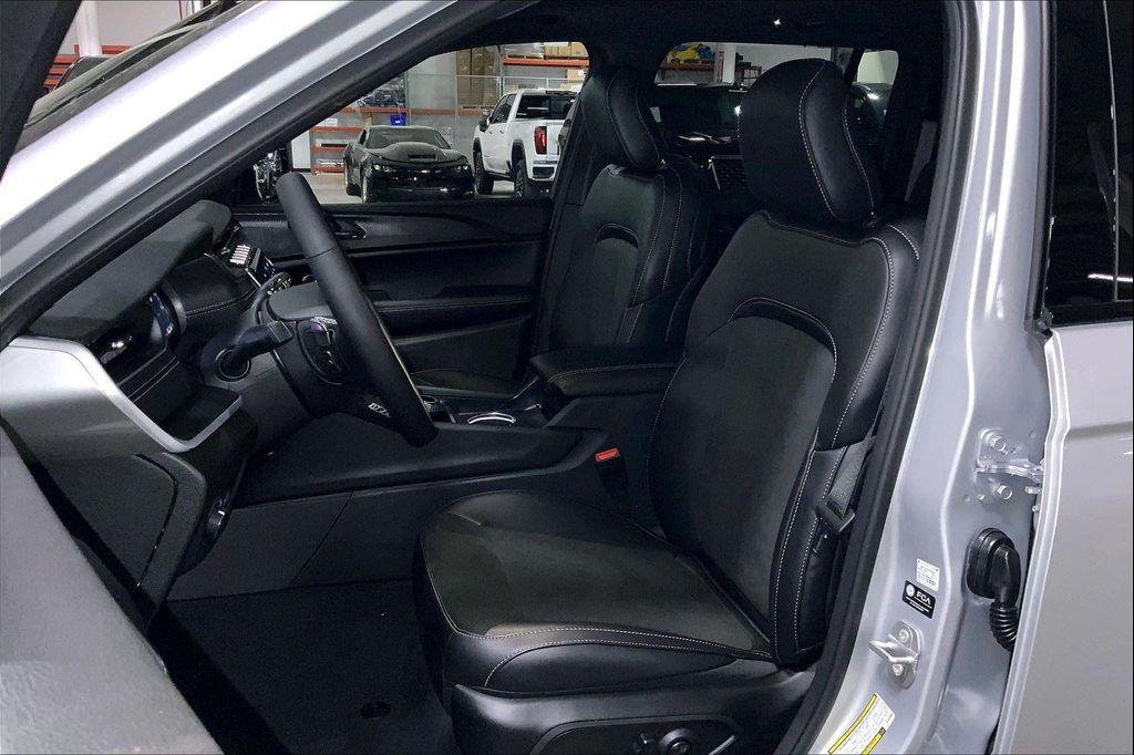 new 2025 Jeep Grand Cherokee car, priced at $37,269