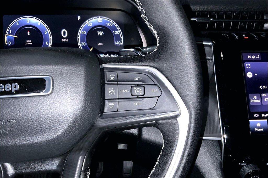 new 2025 Jeep Grand Cherokee car, priced at $37,269