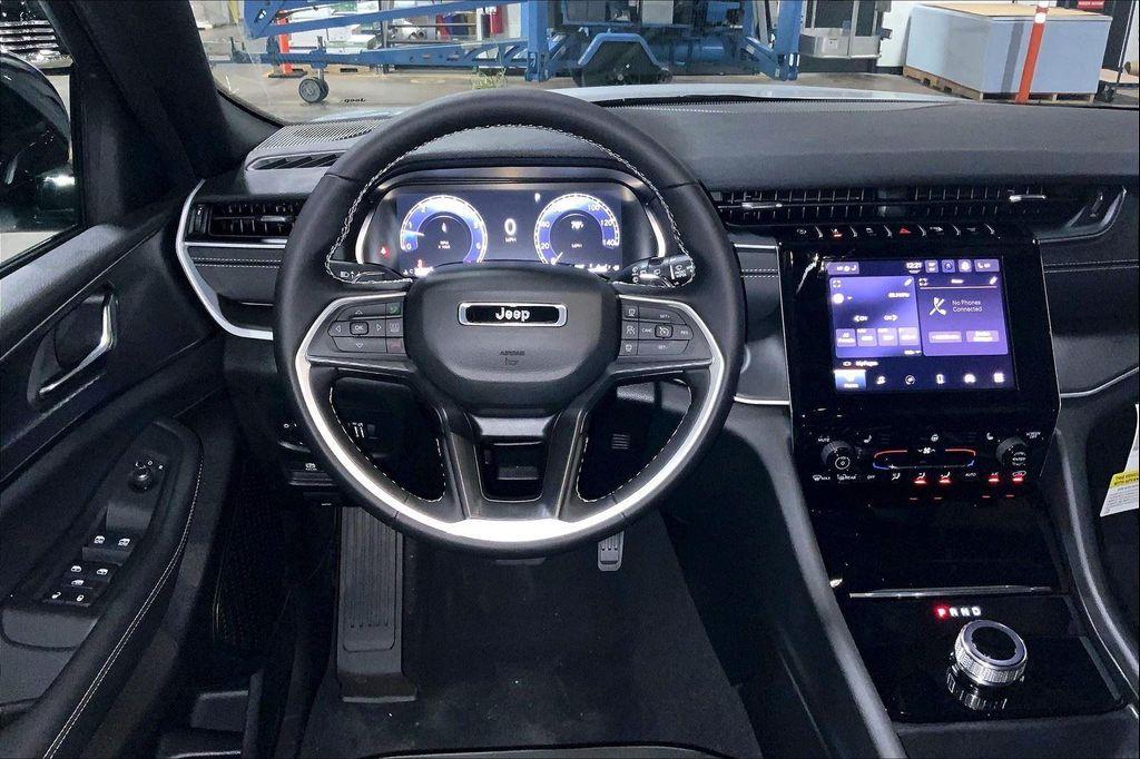 new 2025 Jeep Grand Cherokee car, priced at $37,269