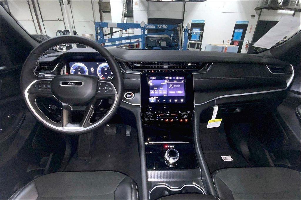 new 2025 Jeep Grand Cherokee car, priced at $37,269