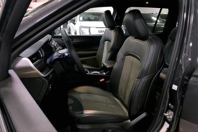 new 2025 Jeep Grand Cherokee car, priced at $38,916
