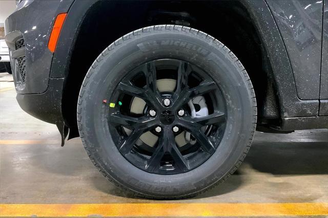 new 2025 Jeep Grand Cherokee car, priced at $38,916