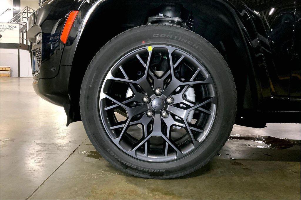 new 2025 Jeep Grand Cherokee car, priced at $67,943