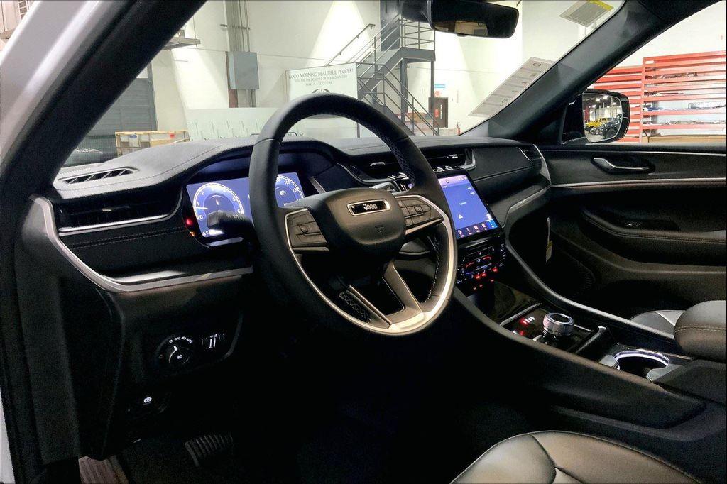 new 2025 Jeep Grand Cherokee L car, priced at $47,013