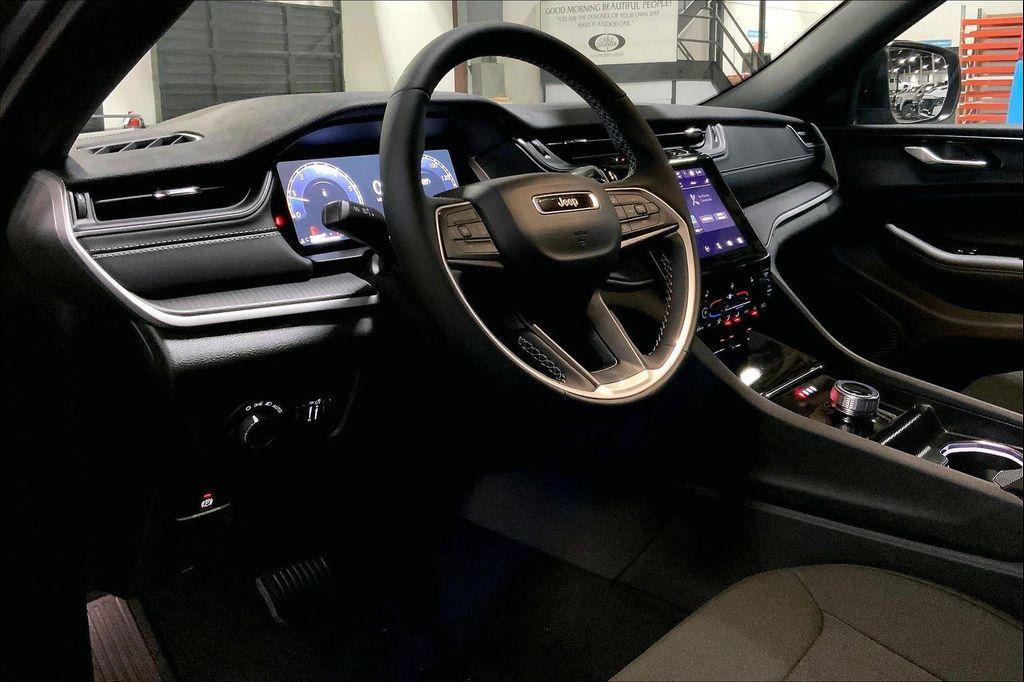 new 2025 Jeep Grand Cherokee car, priced at $34,918