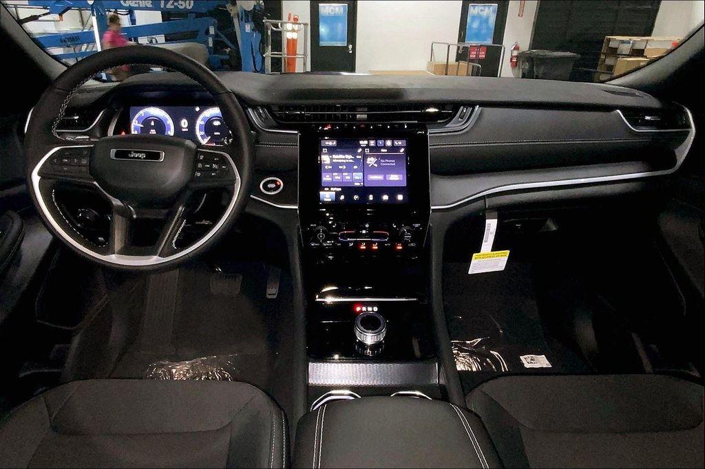 new 2025 Jeep Grand Cherokee car, priced at $34,918