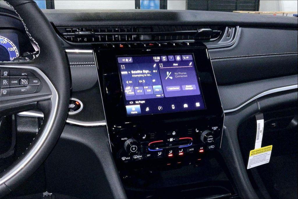 new 2025 Jeep Grand Cherokee car, priced at $34,918