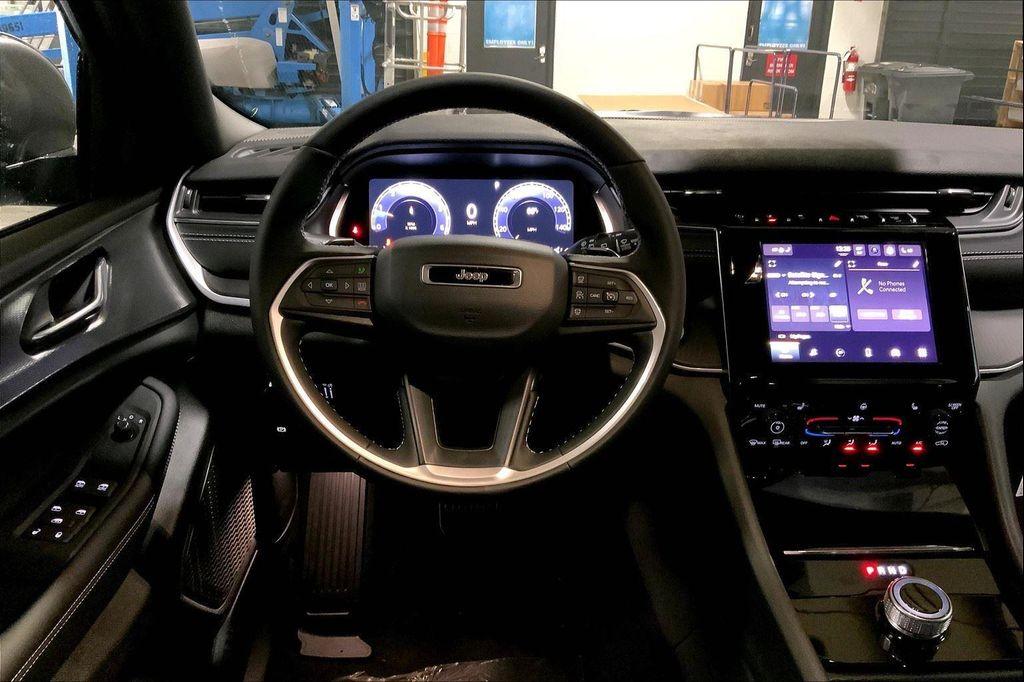 new 2025 Jeep Grand Cherokee car, priced at $34,918