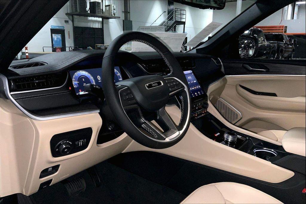 new 2025 Jeep Grand Cherokee car, priced at $46,229